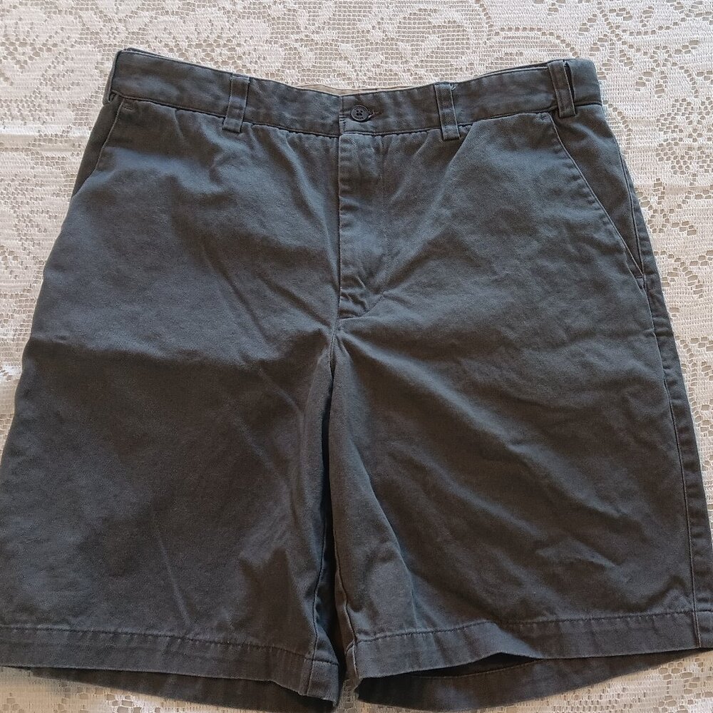 Men's Geoffrey Beene Gray Flat-Front Shorts Size 32 100% Cotton